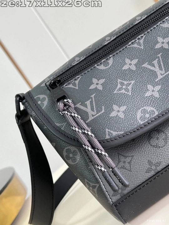 First bag ru Messenger Pulse Louis Vuitton 0822